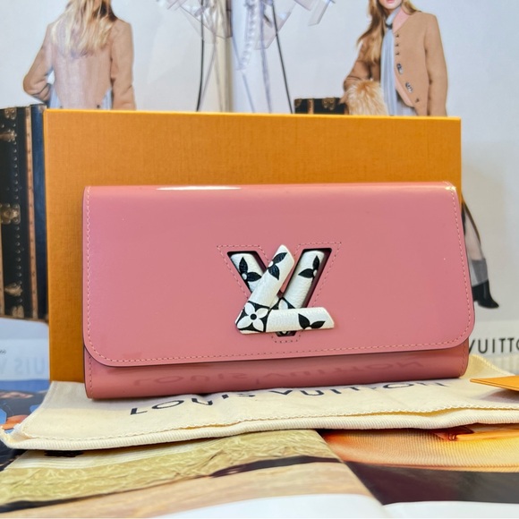 LV Portefeuille Twist Clutch in Pink Patent Leather Authentic Louis Vuitton - Picture 3 of 13